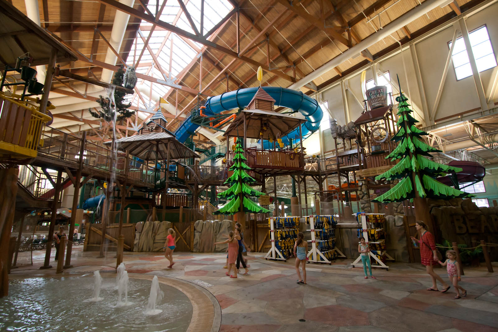 Great Wolf Lodge Niagara Falls Entry Area Punaro