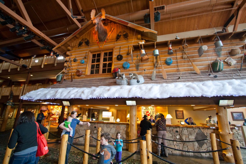 great-wolf-lodge-niagara-falls-front-desk-punaro